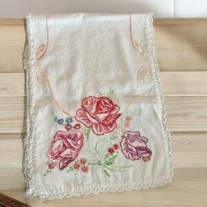 Vintage Linen Table Runner - Embroidered Roses - Lace Edging